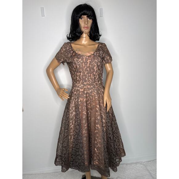 1950s Taupe Lace Fit & Flare Party Dress w/ Tulle Lining & Crown Zip Small - Picture 13 of 16